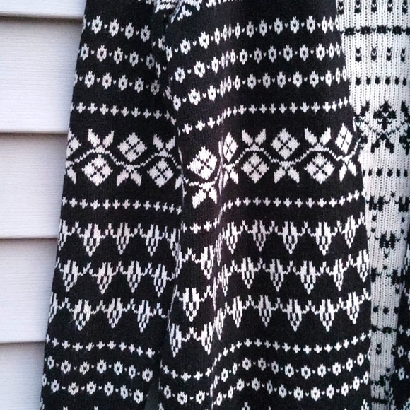 CHRISTOPHER &BANKS WOMENS SWEATER SIZE MEDIUM NWT - Picture 3 of 16